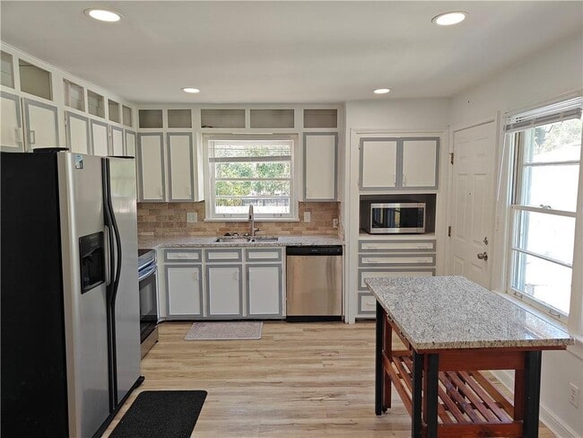 Photo - 810 Wesleyan Dr