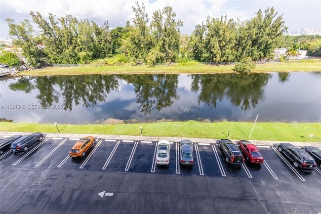 Building Photo - 16465 NE 22nd Ave Unit 315