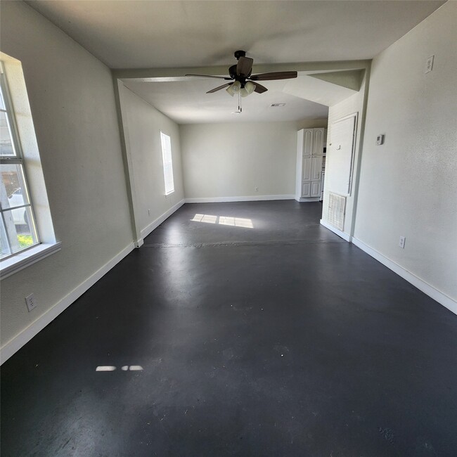 Photo - 4710 Pelican