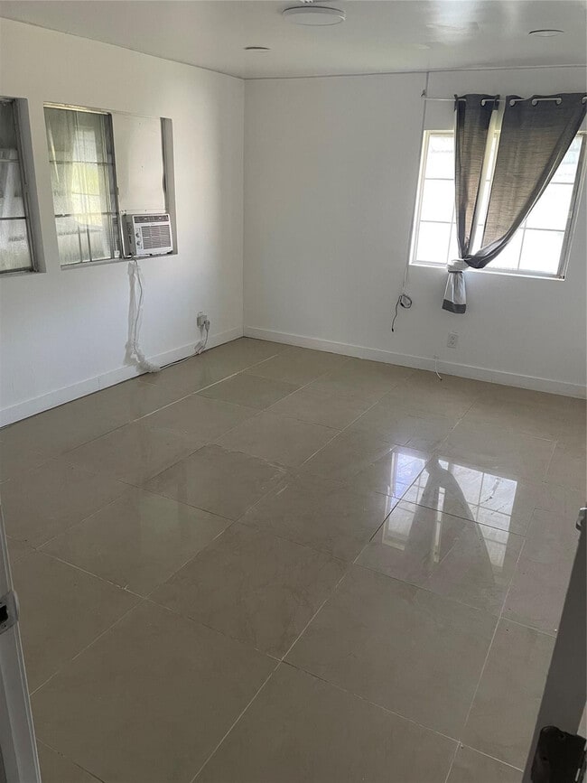 Photo - 2120 SW 51st Ct