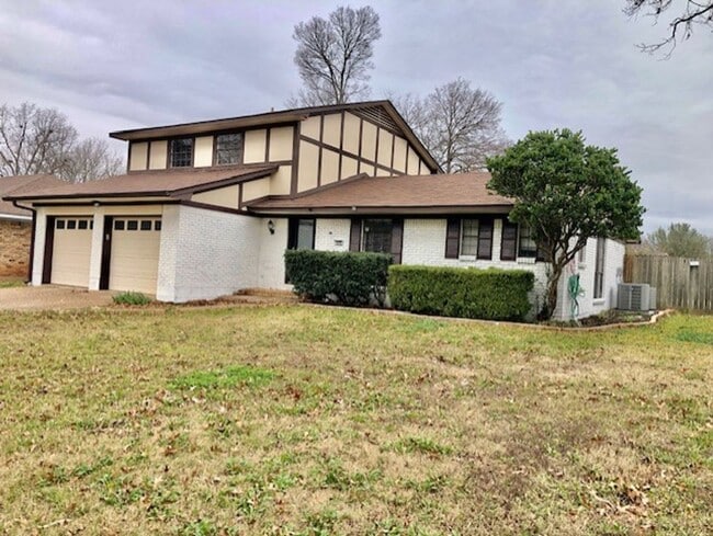 Photo - UPDATED IN TOWN SOUTH-LARGE 4/3 BRICK HOME-VERY NICE