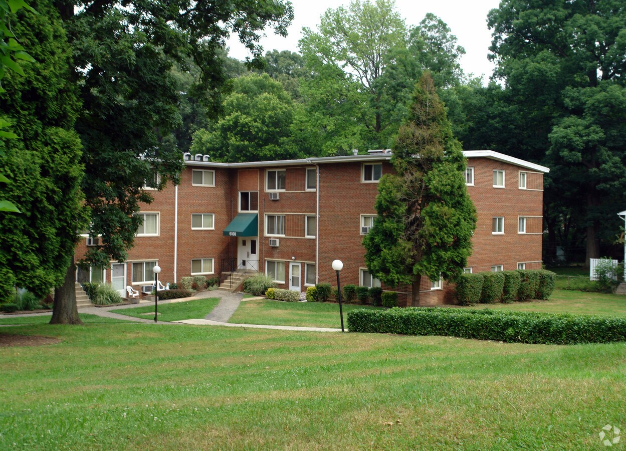Queensbury Park - Queensbury Park Apartments