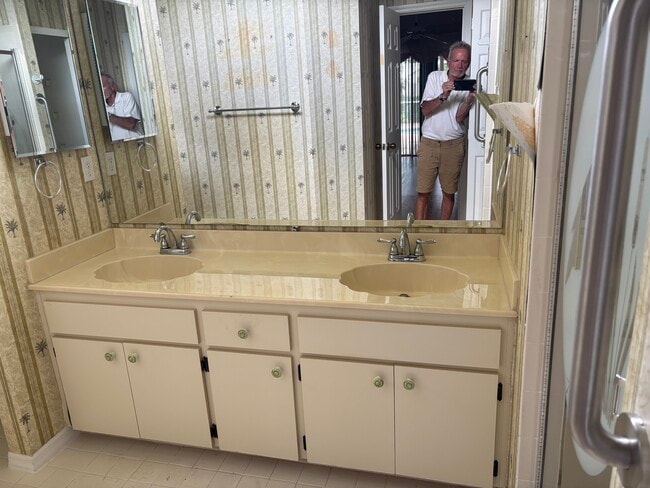 Master BR Vanity - 720 Samuel Chase Ln Unit Mouse2mouse.com