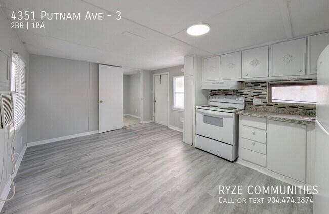Photo - 4351 Putnam Ave