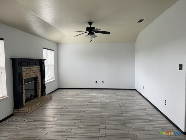 Photo - 5702 Shawn Dr