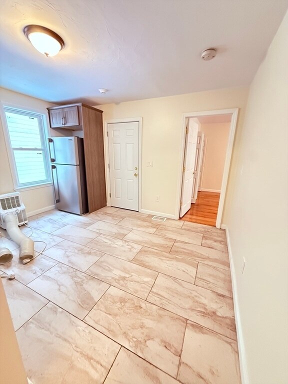 Building Photo - 207 Harvard St Unit 2