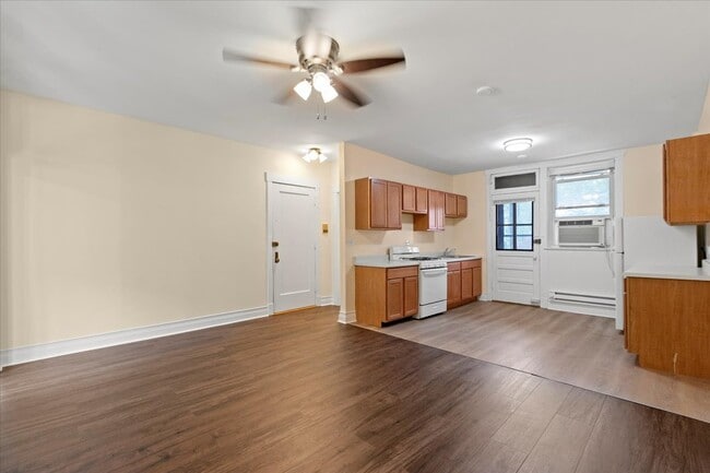 Building Photo - 2516 N Lincoln Ave Unit 3