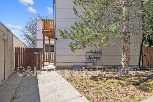 Photo - 2252 Avenue C