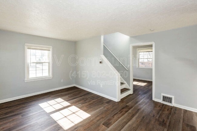 Photo - 492 E 327th St