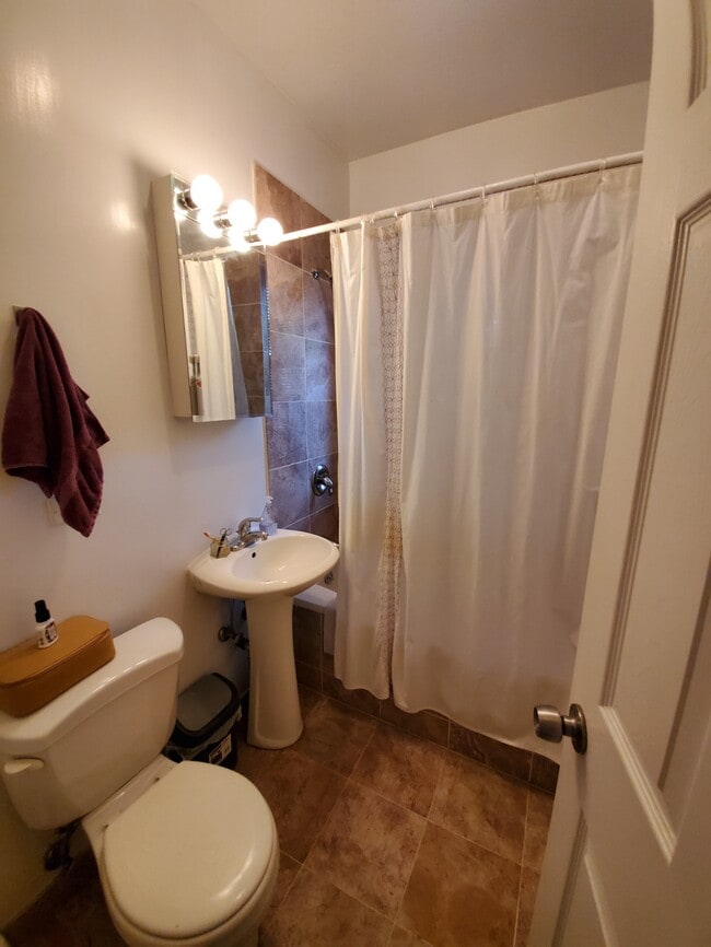 Photo - 6812 N Wayne Ave Unit 2B