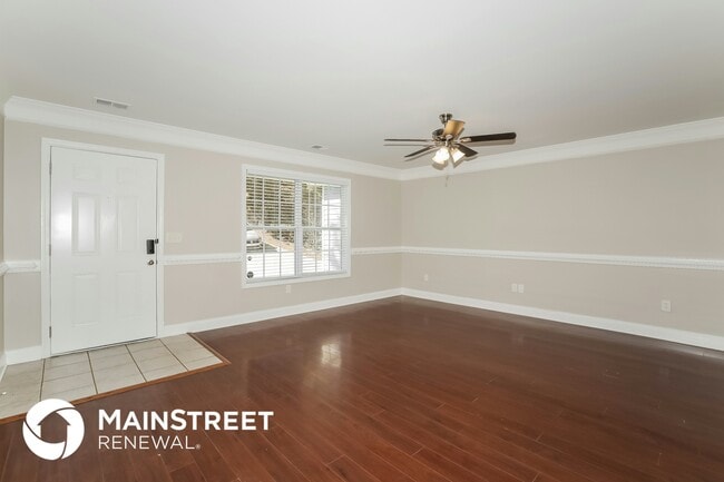 Photo - 2207 Clarendon Ct NE