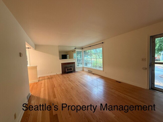 Photo - ***FREE OCTOBER RENT***  Deceptively Large...