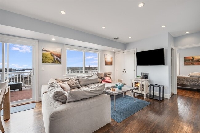 Building Photo - 17 Silva Ct Unit 3