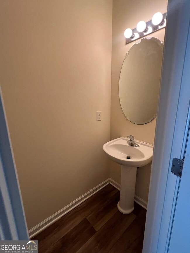 Photo - 5080 Lower Elm St