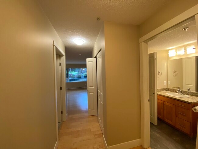 257 Moilliet St S