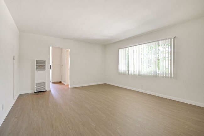 Photo - 10908 SM Blvd, prime Westwood, near transit Unit 06B