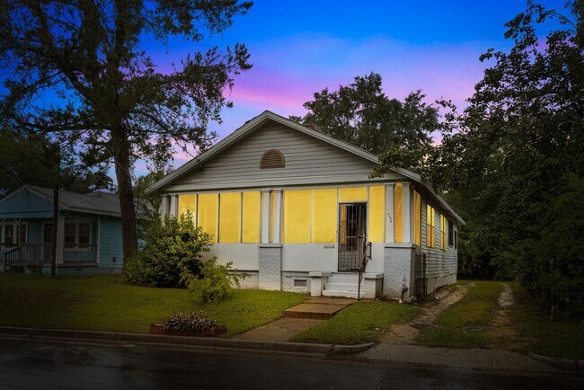 Charming 4 Bedroom, 2 Bathroom house - Charming 4 Bedroom, 2 Bathroom house