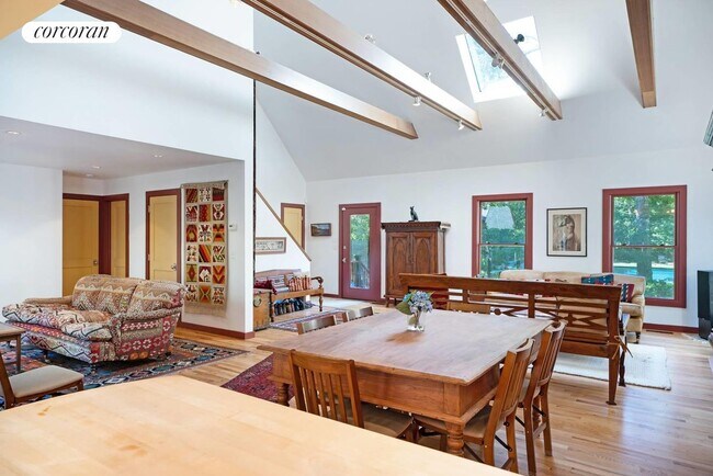 Photo - 76 Round Pond Ln