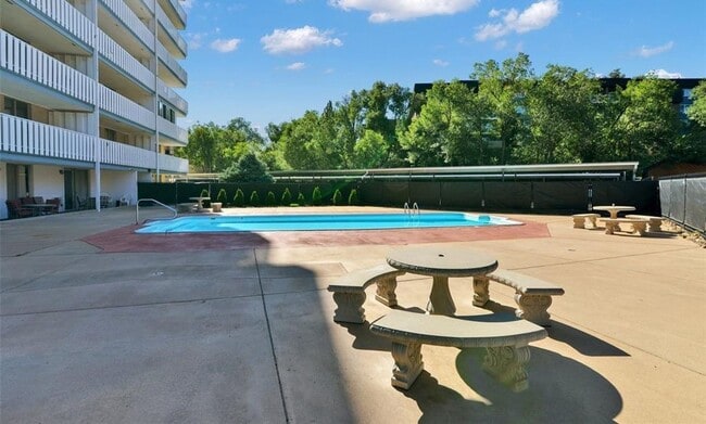 Building Photo - 900 Saturn Dr Unit 405
