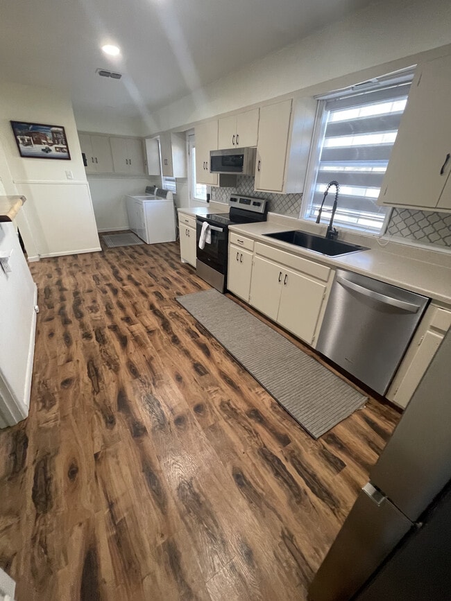 Photo - 4609 Elgin Ave