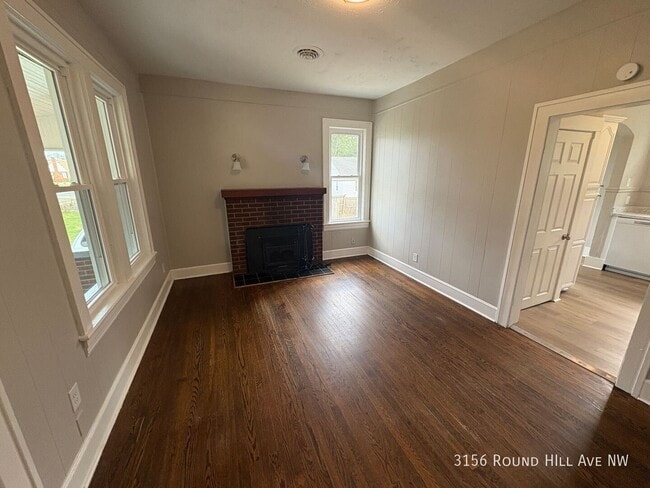Photo - 3156 Roundhill Ave NW