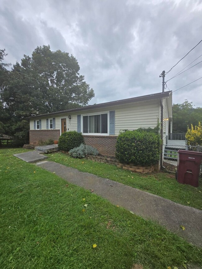 Photo - For Rent – 1304 Cobble Stone Court, Johnson City, TN