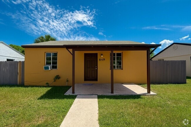Building Photo - 649 W 4th St Rental