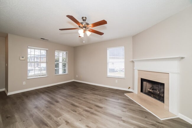 Photo - 1036 Sycamore Ln