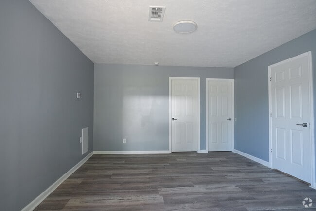 2BR, 1 BA - 600SF - Living Room - Russell Ridge Estates