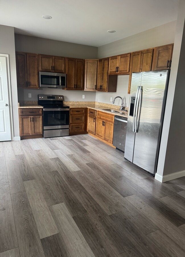 Building Photo - Muddy Springs 8 Plex Unit 106