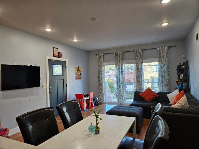 Photo - 251 Manhattan Ave Unit 1