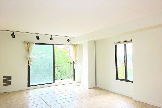 Building Photo - 280 Harvard St Unit 5A Rental