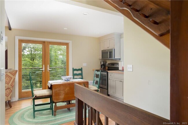 Photo - 198 Weatogue Rd