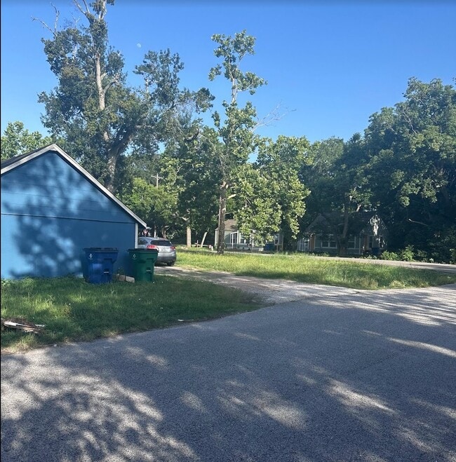 Photo - 310 N Rock Island St