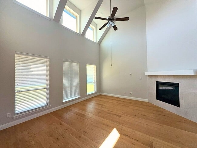 Photo - 501 Upper Falls Ln