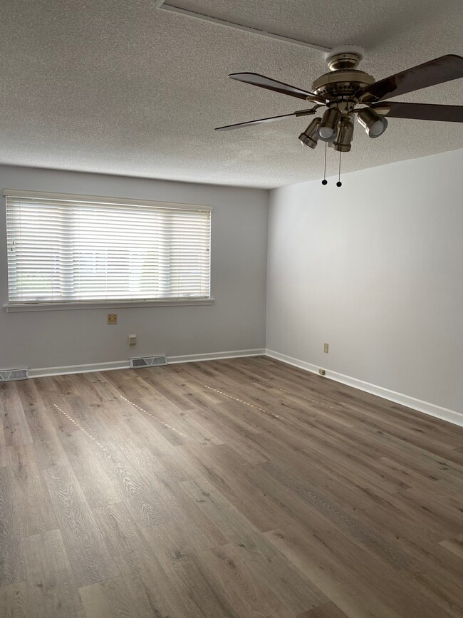 Building Photo - 17 Stoneledge Ct