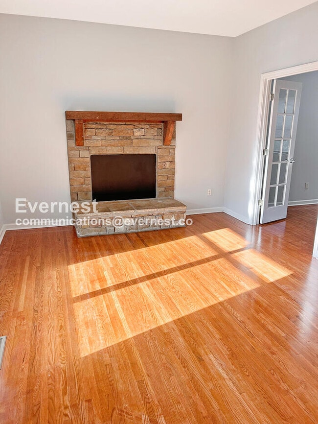 Photo - 2904 Pinetree St