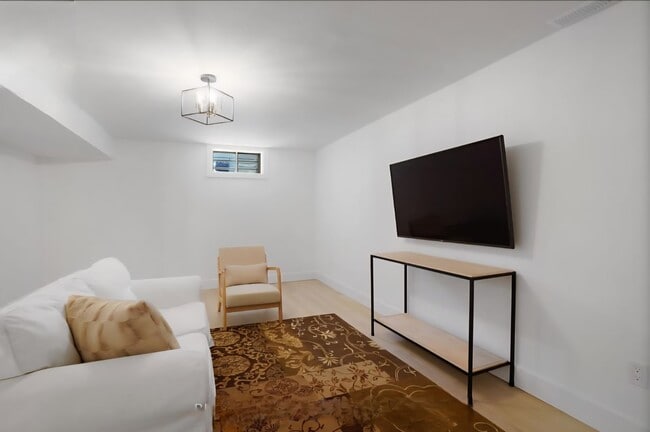 Photo - 266 Highview Cres Unit Basement