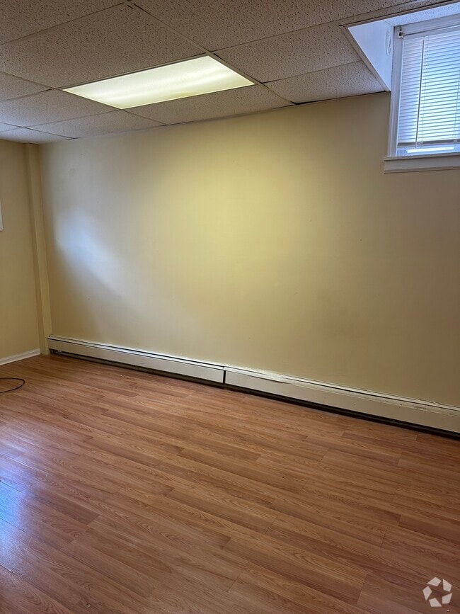 Building Photo - 215 E Church St Unit Apt. 1