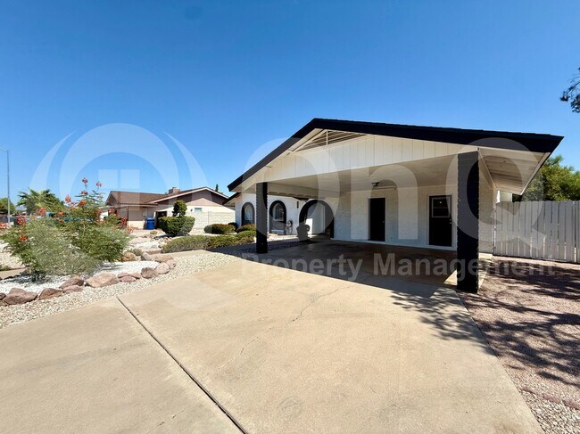 Photo - 2439 E Elmwood St