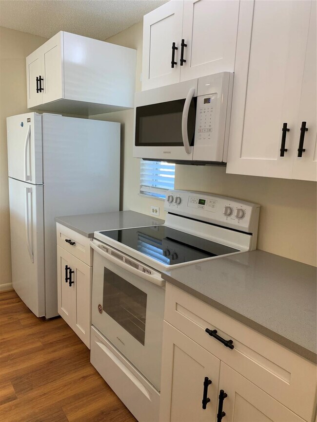 Photo - 10038 Twin Lakes Dr