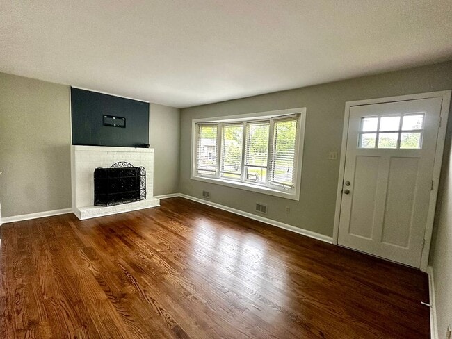 Photo - 207 Ash Ln