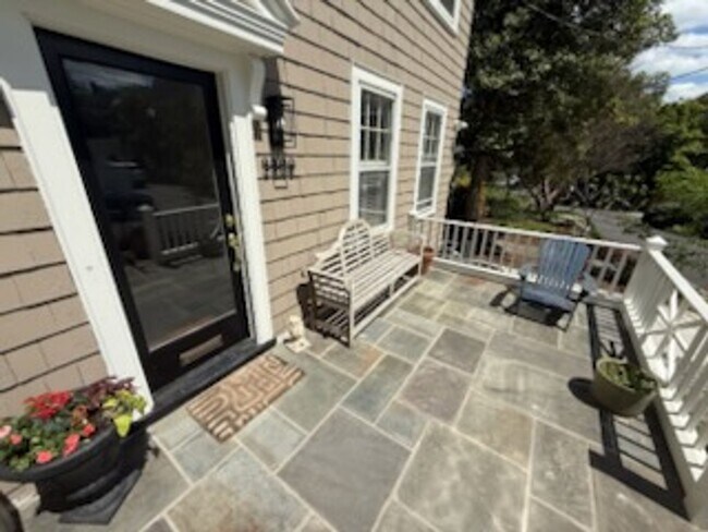 Photo - *DREAM LOCATION* 6BR Completely Renovated Duplex
