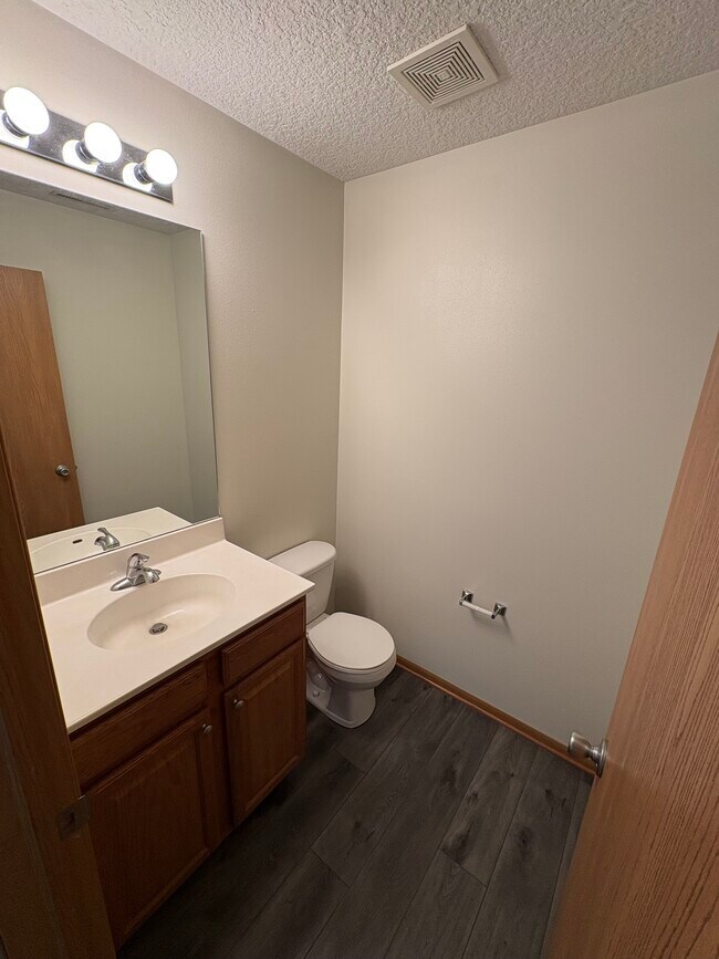 Photo - 806 Waldo St