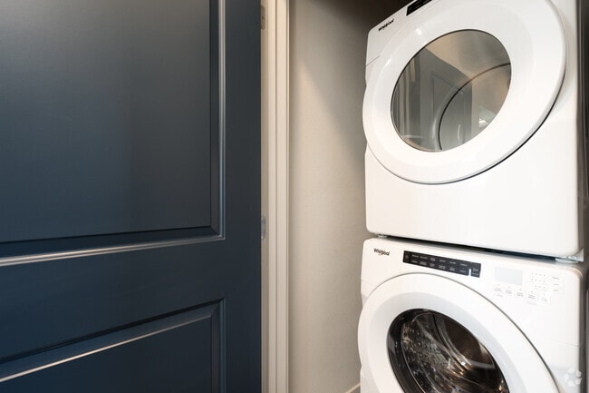 3BR, 2BA - 1,167SF - Laundry