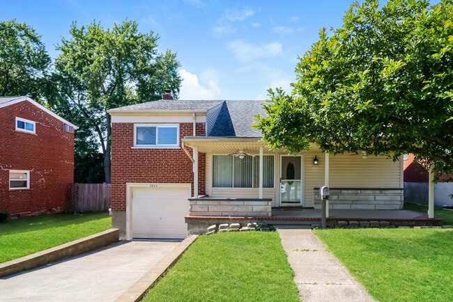 Building Photo - 5511 Woodhaven Dr