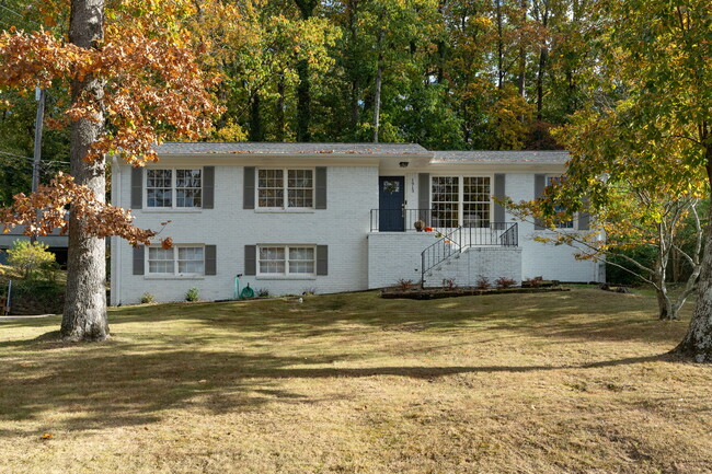 Front of House and Yard - 1913 Old Creek Trl House