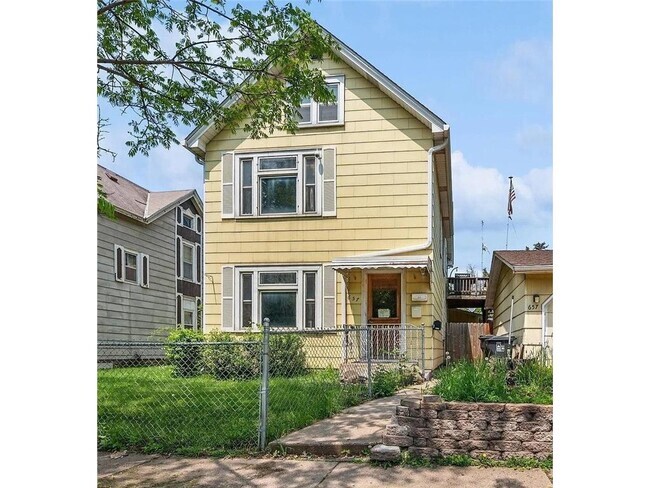 Building Photo - 657 Plum St Rental