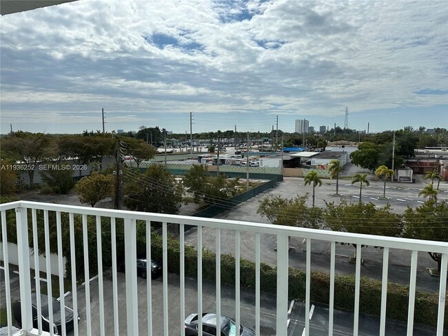 Building Photo - 16465 NE 22nd Ave Unit 504