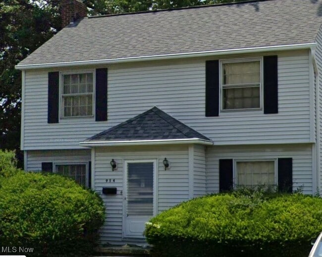 Building Photo - 954 Hartford Ave Rental
